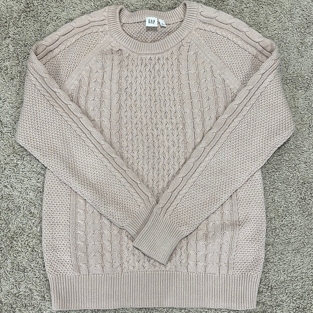 GENTLY WORN LIGHT PINK GAP CABLE KNIT SWEATER. GAP. SIZE SMALL.